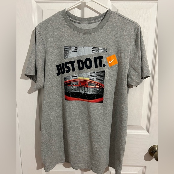 NIKE T-Shirt - Picture 2 of 4